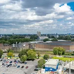 High-Spec Apartment- Prime East London - Near O2 Arena
