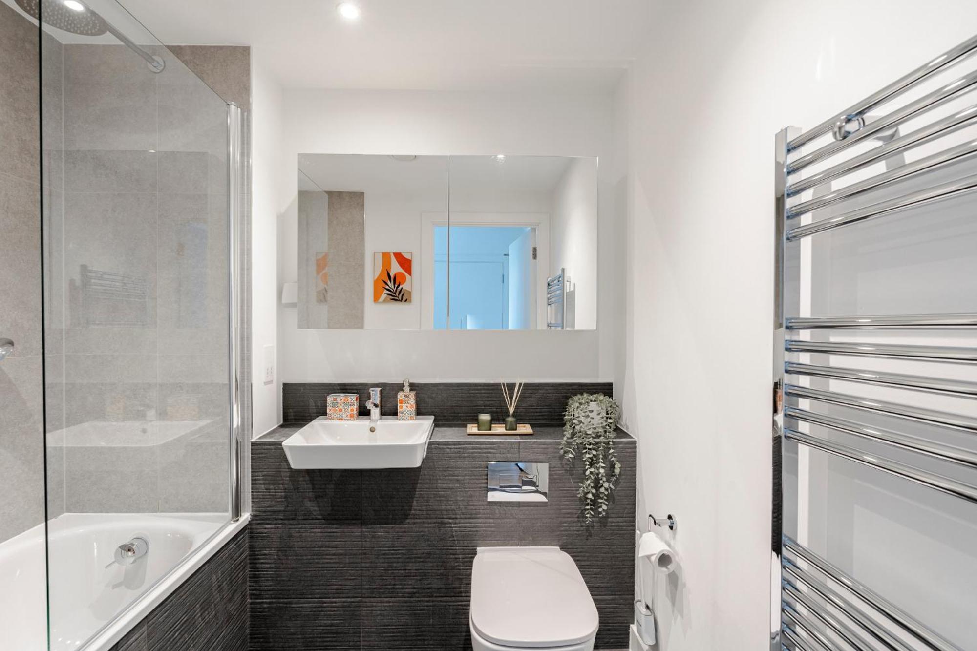 High-spec Apartment- Prime East - Near O2 Arena
