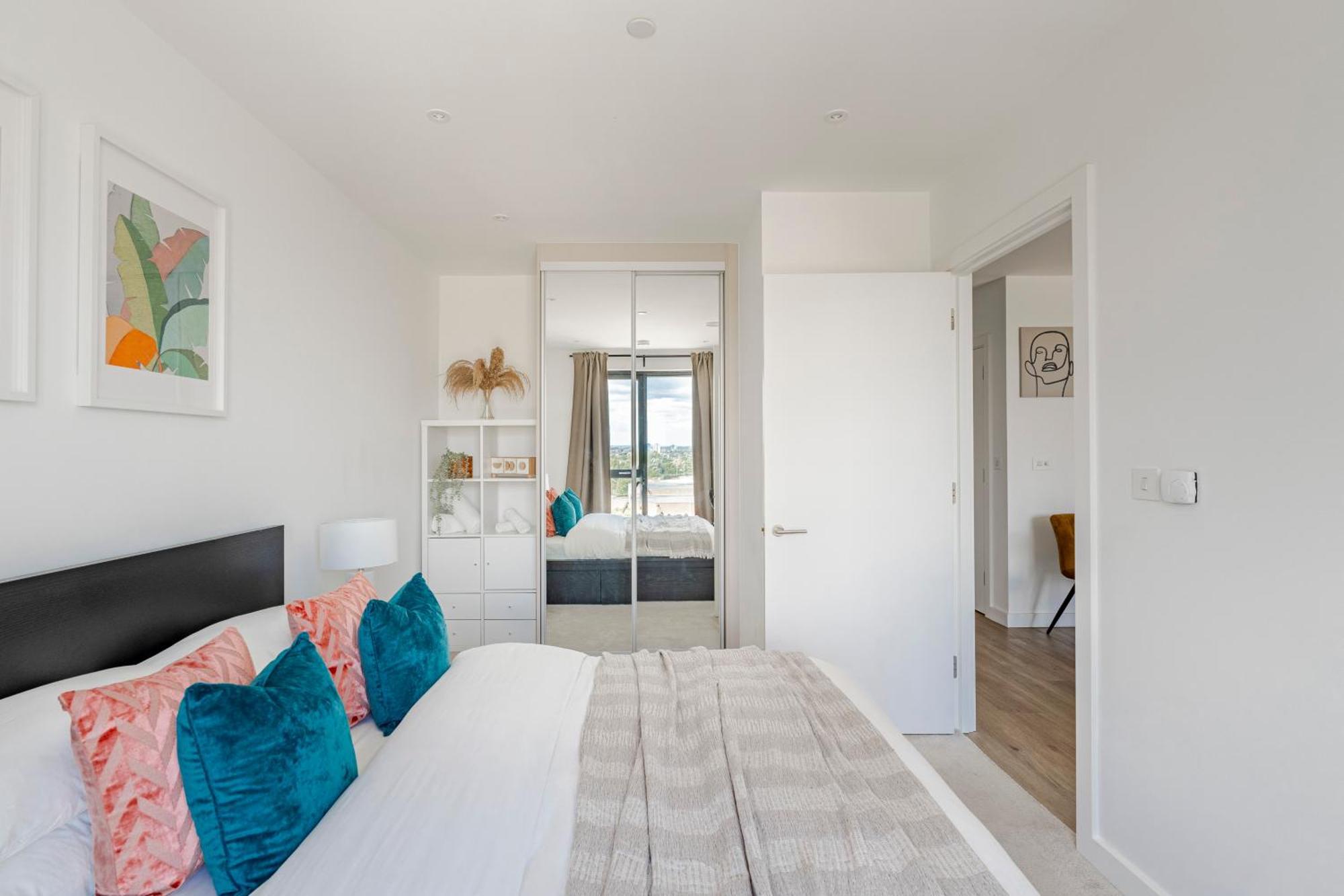 High-spec Apartment- Prime East - Near O2 Arena